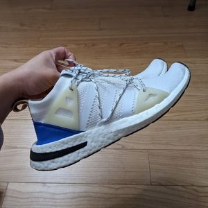 Adidas Women's Arkyn Boost (Size 6)